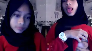 Kenakalan ABG Hijab Sange Main OmeTV Malam